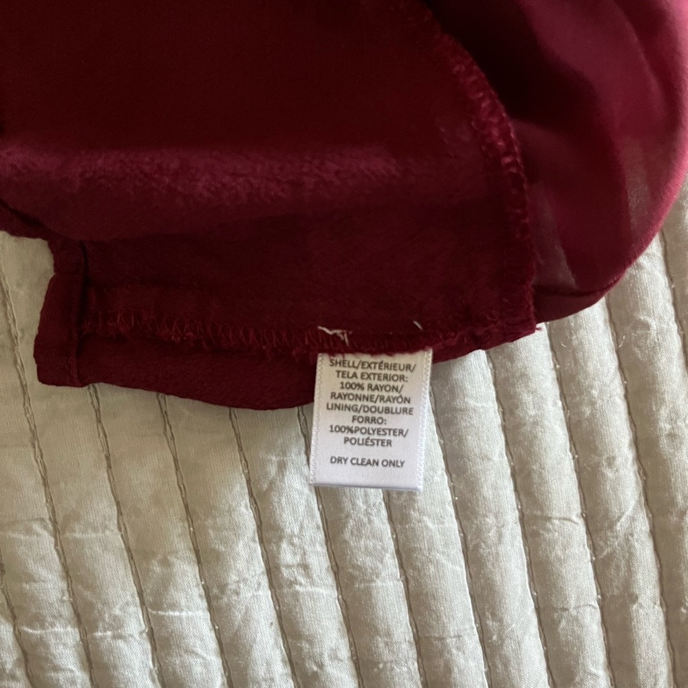 LOFT sleeveless top size L gently used burgundy - Picture 5 of 5